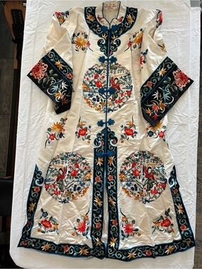 Vintage Golden Bee Embroidered Kimono Robe – Size M – Ivory/Black/Blue